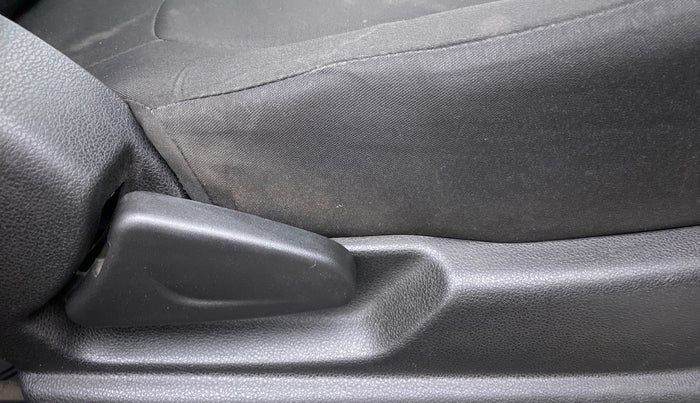 2018 Renault Kwid 1.0 RXT, Petrol, Manual, 37,202 km, Driver Side Adjustment Panel