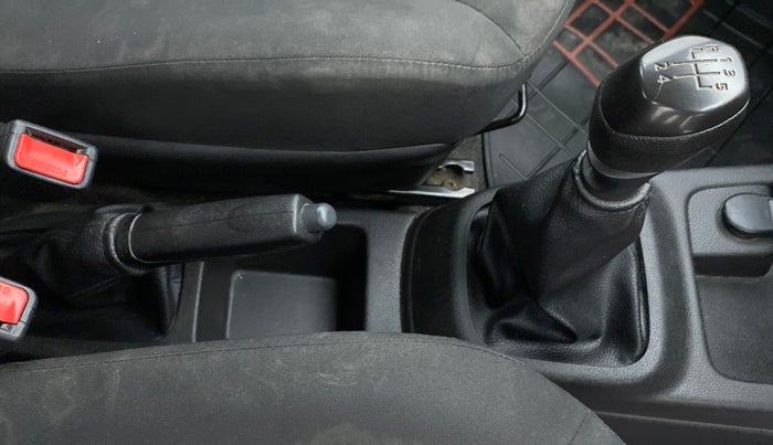 2018 Renault Kwid 1.0 RXT, Petrol, Manual, 37,202 km, Gear Lever