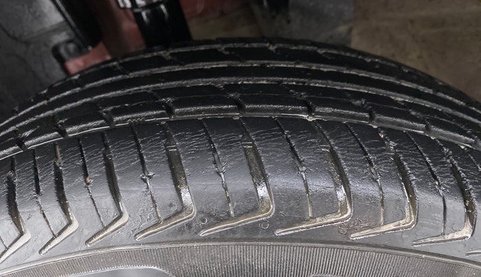 2018 Renault Kwid 1.0 RXT, Petrol, Manual, 37,202 km, Left Front Tyre Tread