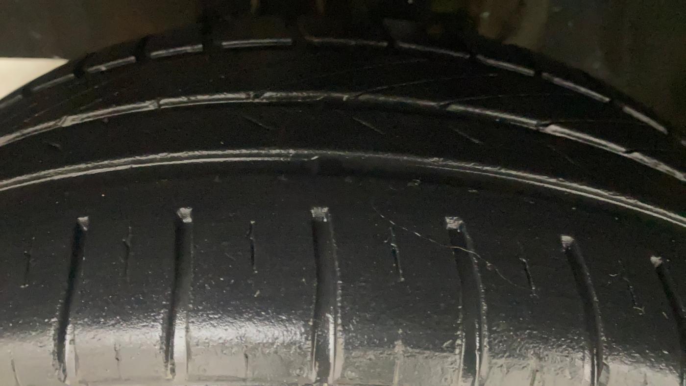 2013 Toyota Etios Liva G, Petrol, Manual, 17,283 km, Left Front Tyre Tread