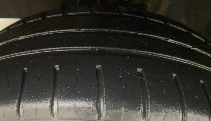 2013 Toyota Etios Liva G, Petrol, Manual, 17,283 km, Left Front Tyre Tread