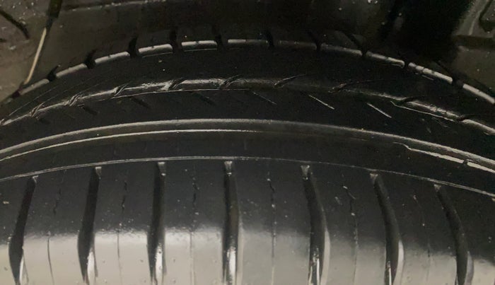 2013 Toyota Etios Liva G, Petrol, Manual, 17,283 km, Left Rear Tyre Tread