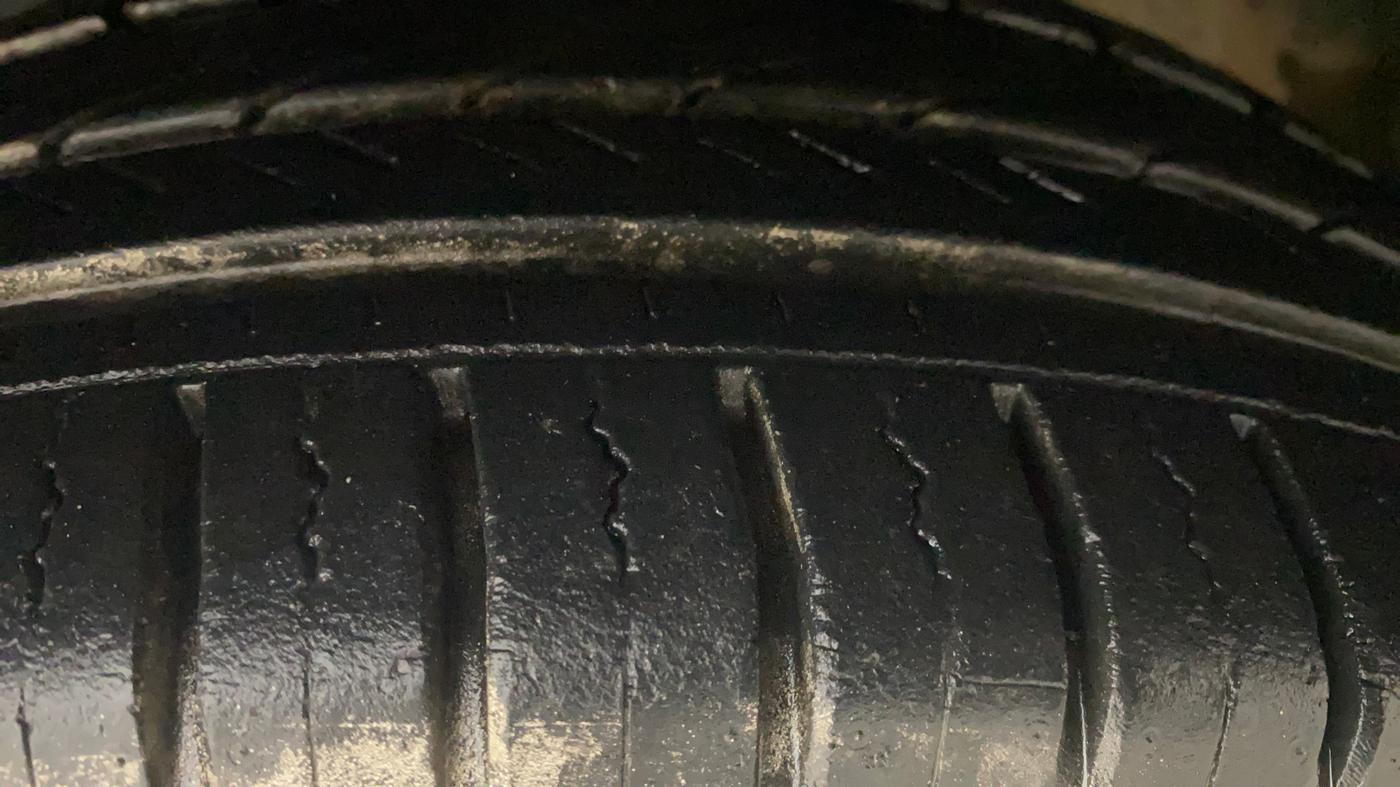 2013 Toyota Etios Liva G, Petrol, Manual, 17,283 km, Right Front Tyre Tread