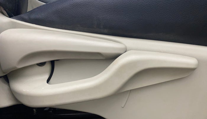 2013 Toyota Etios Liva G, Petrol, Manual, 17,283 km, Driver Side Adjustment Panel