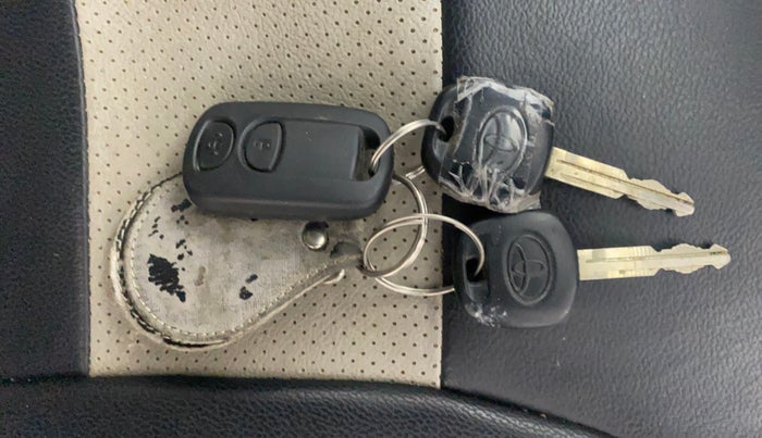 2013 Toyota Etios Liva G, Petrol, Manual, 17,283 km, Key Close Up