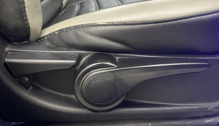 2019 Tata Tiago XZ PLUS PETROL, Petrol, Manual, 64,679 km, Driver Side Adjustment Panel