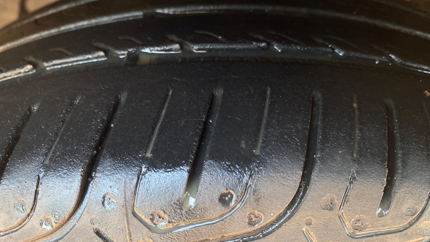 2016 Ford New Figo TITANIUM 1.2 PETROL MT, Petrol, Manual, 75,500 km, Right Front Tyre Tread