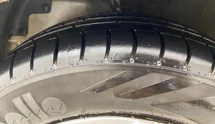 2016 Hyundai Eon MAGNA +, Petrol, Manual, 85,207 km, Left Front Tyre Tread