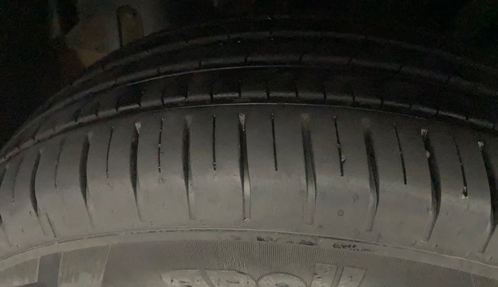 2021 Nissan MAGNITE XL, Petrol, Manual, 64,448 km, Left Front Tyre Tread