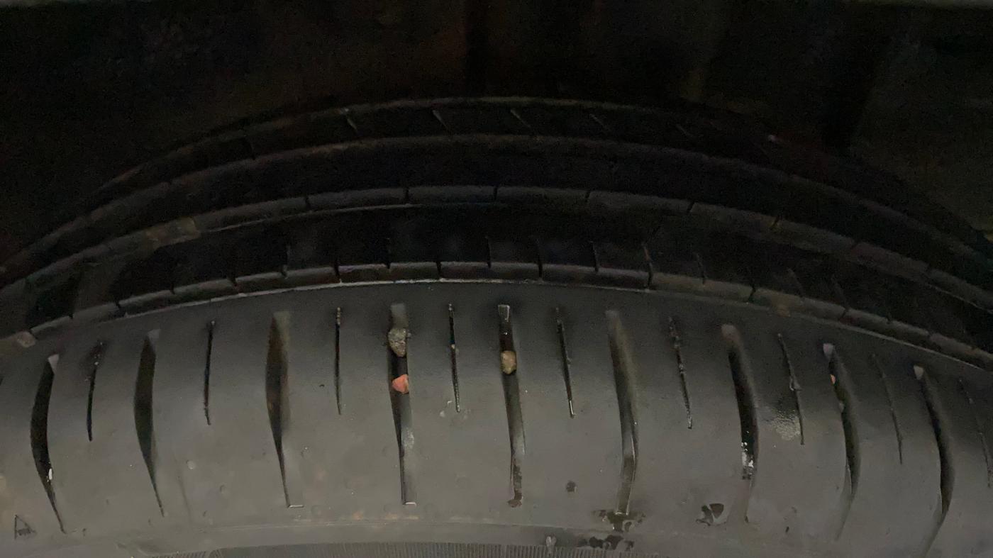 2021 Nissan MAGNITE XL, Petrol, Manual, 64,448 km, Left Rear Tyre Tread