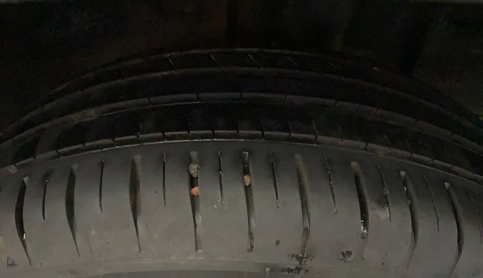 2021 Nissan MAGNITE XL, Petrol, Manual, 64,448 km, Left Rear Tyre Tread