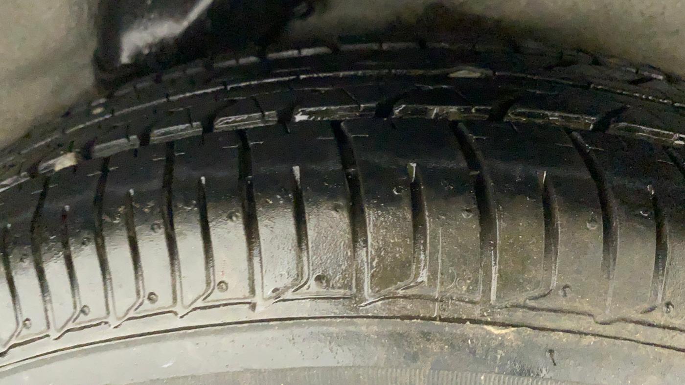 2013 Hyundai i10 SPORTZ 1.2 AT, Petrol, Automatic, 16,843 km, Left Rear Tyre Tread