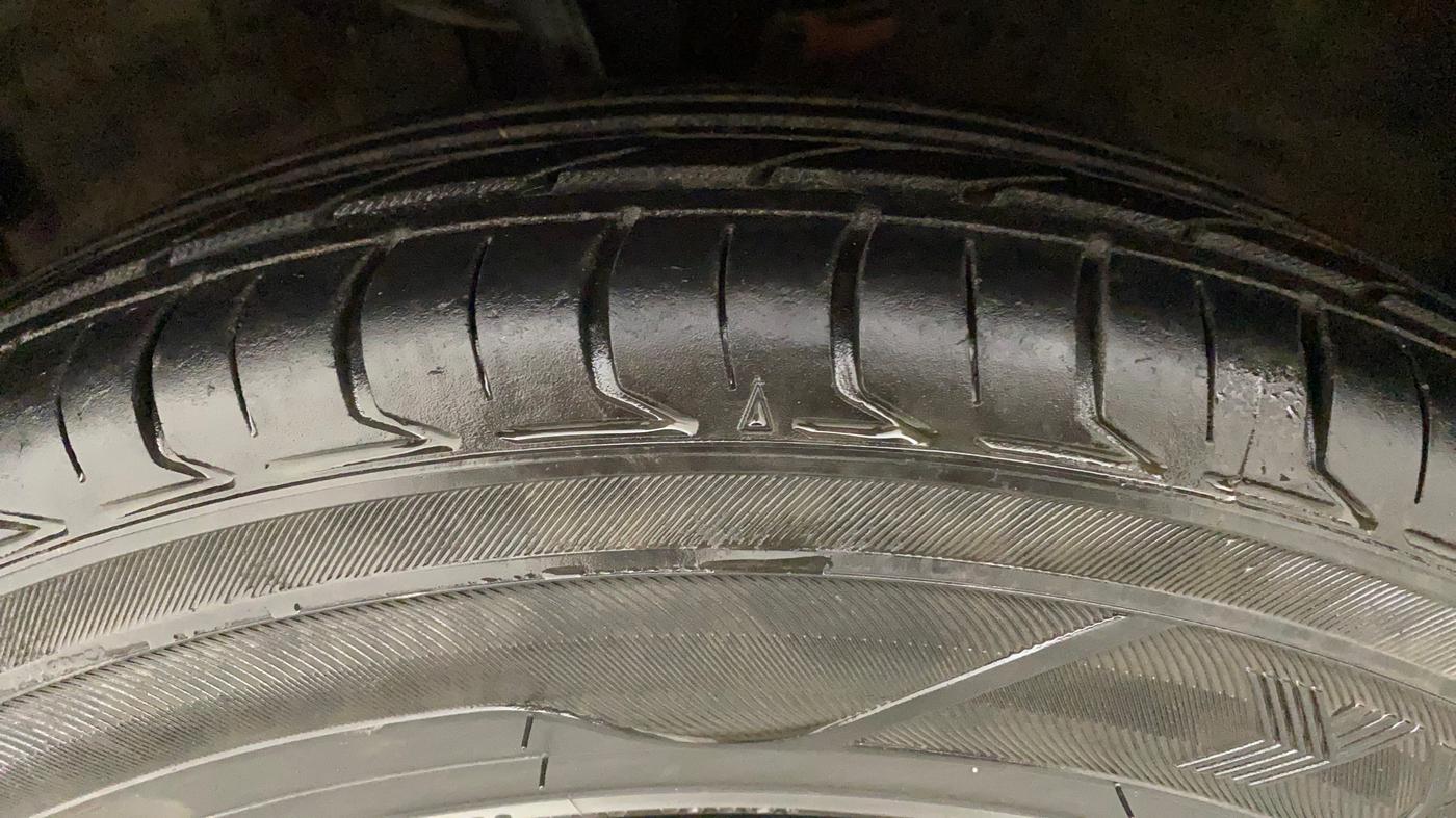 2010 Hyundai i10 SPORTZ 1.2, Petrol, Manual, 1,04,414 km, Left Front Tyre Tread