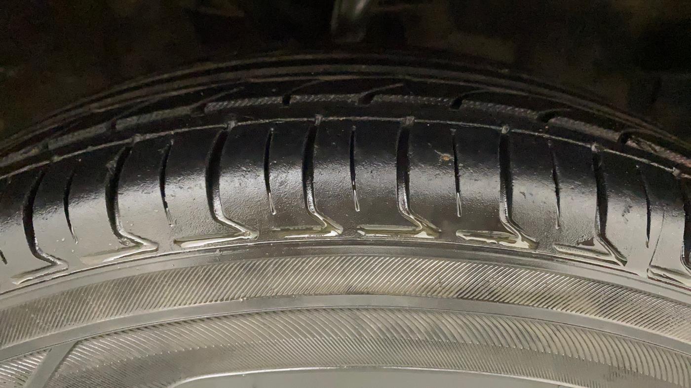 2010 Hyundai i10 SPORTZ 1.2, Petrol, Manual, 1,04,414 km, Right Front Tyre Tread