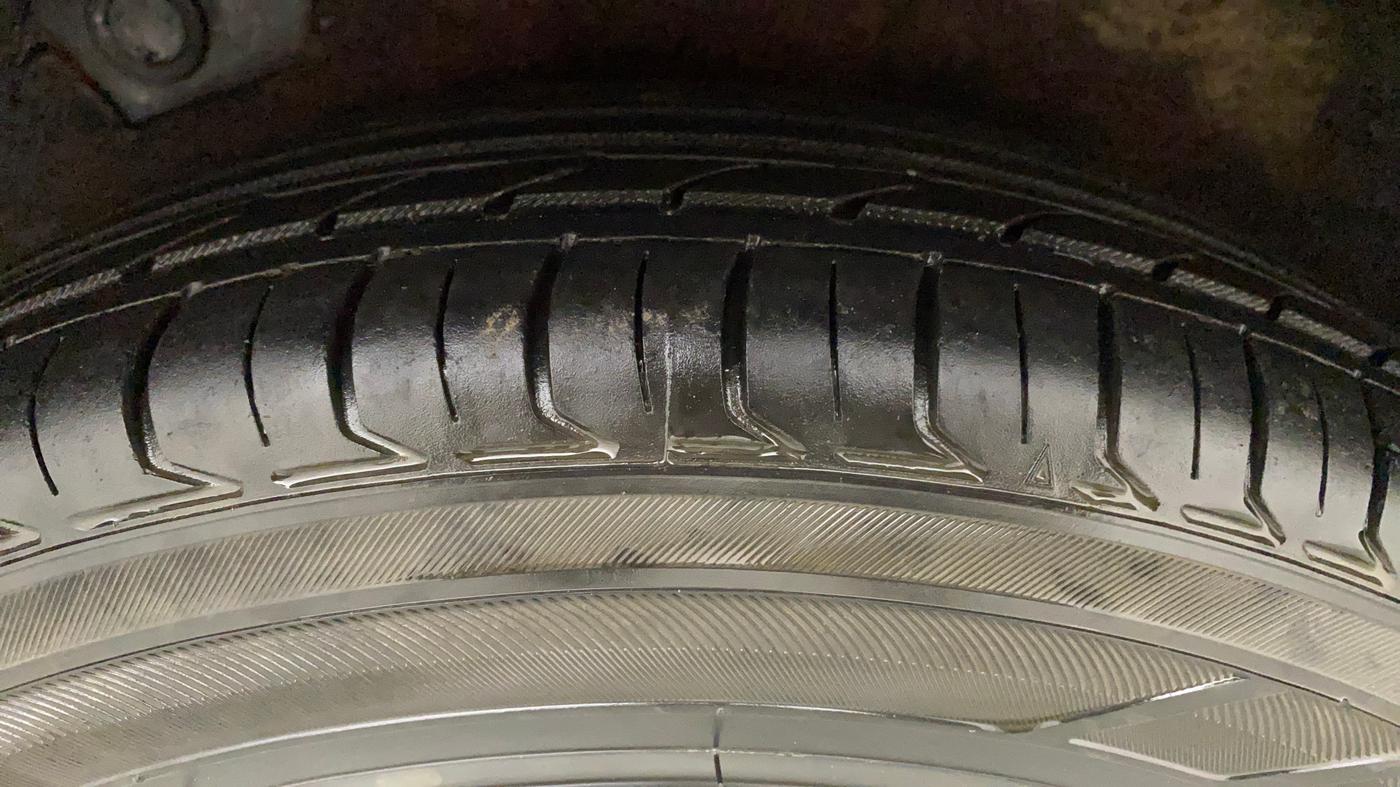 2010 Hyundai i10 SPORTZ 1.2, Petrol, Manual, 1,04,414 km, Right Rear Tyre Tread