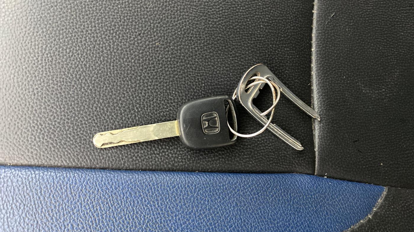 2013 Honda Amaze 1.2L I-VTEC EX, Petrol, Manual, 1,16,263 km, Key Close Up