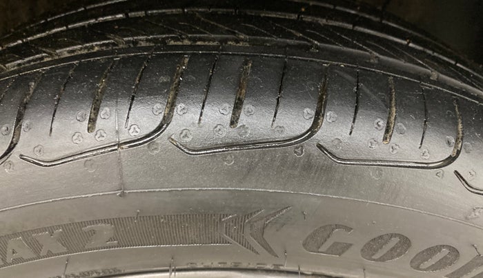 2019 Hyundai Elite i20 ASTA (O) CVT, Petrol, Automatic, 26,844 km, Right Front Tyre Tread