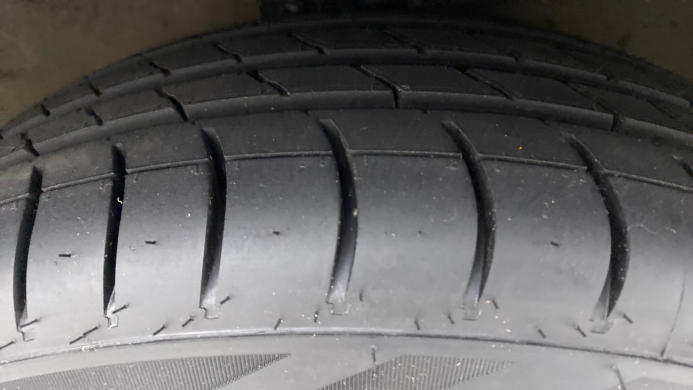 2017 Maruti Celerio ZXI AMT (O), Petrol, Automatic, 47,962 km, Right Front Tyre Tread
