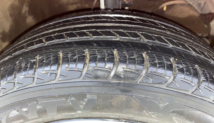 2017 Maruti Baleno DELTA PETROL 1.2, Petrol, Manual, 33,939 km, Right Front Tyre Tread