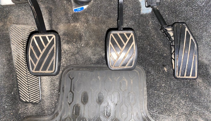 2017 Maruti Baleno DELTA PETROL 1.2, Petrol, Manual, 33,939 km, Pedals