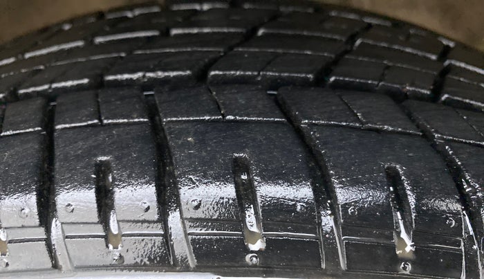 2016 Maruti Wagon R 1.0 VXI AMT, Petrol, Automatic, 33,255 km, Right Front Tyre Tread
