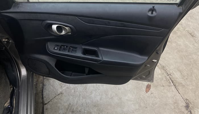 2019 Datsun Go Plus T(O), Petrol, Manual, 41,738 km, Driver Side Door Panels Control