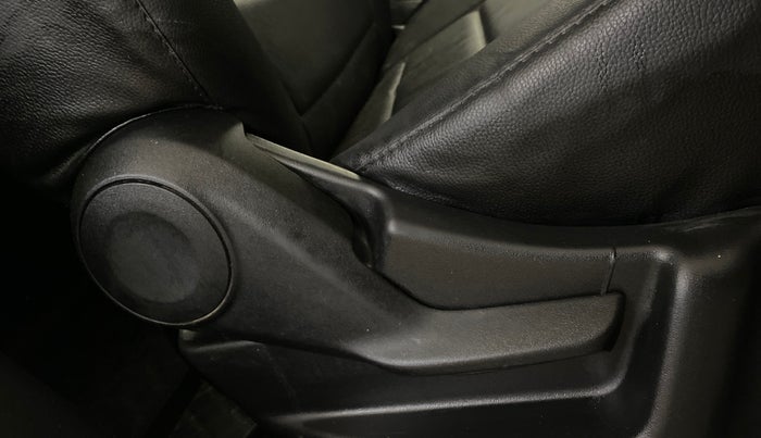 2019 Maruti New Wagon-R LXI CNG 1.0, CNG, Manual, 68,846 km, Driver Side Adjustment Panel