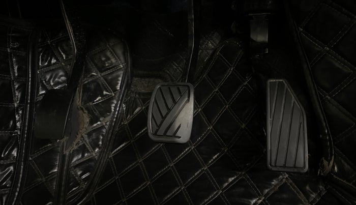 2019 Maruti New Wagon-R LXI CNG 1.0, CNG, Manual, 68,846 km, Pedals