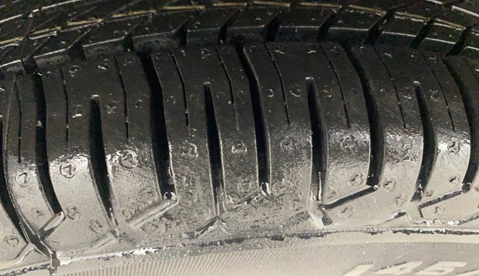 2015 Maruti Alto 800 LXI, Petrol, Manual, 29,203 km, Right Rear Tyre Tread