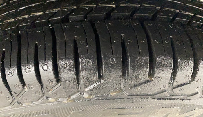 2015 Maruti Alto 800 LXI, Petrol, Manual, 29,203 km, Left Rear Tyre Tread