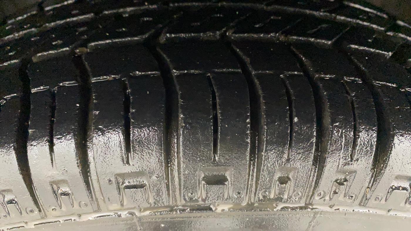 2015 Maruti Alto 800 LXI, Petrol, Manual, 29,203 km, Left Front Tyre Tread