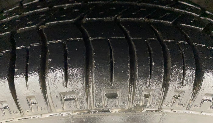 2015 Maruti Alto 800 LXI, Petrol, Manual, 29,203 km, Left Front Tyre Tread