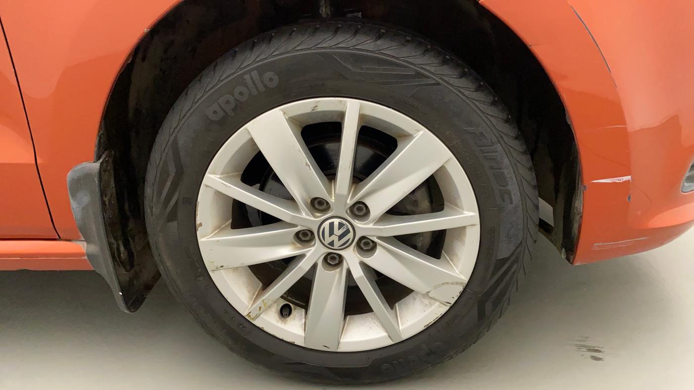 2014 Volkswagen Polo HIGHLINE1.2L, Petrol, Manual, 41,099 km, Right Front Wheel