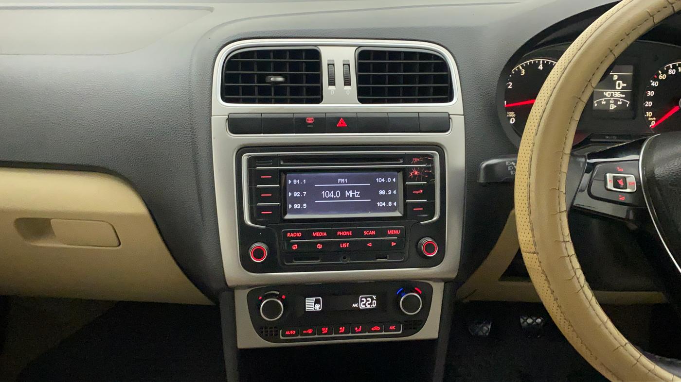 2014 Volkswagen Polo HIGHLINE1.2L, Petrol, Manual, 41,099 km, Air Conditioner