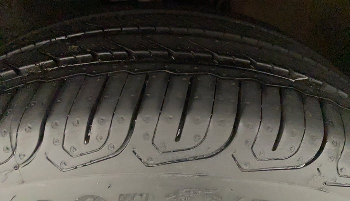 2014 Volkswagen Polo HIGHLINE1.2L, Petrol, Manual, 41,099 km, Left Front Tyre Tread