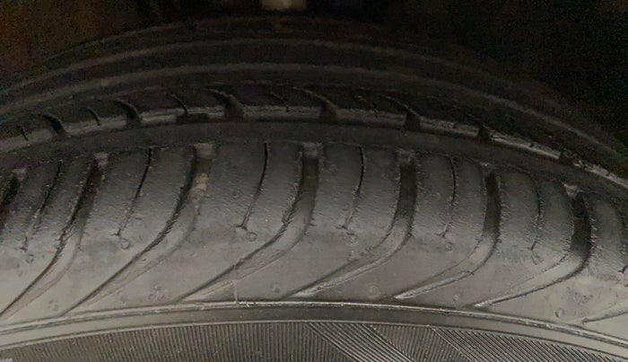 2014 Volkswagen Polo HIGHLINE1.2L, Petrol, Manual, 41,099 km, Left Rear Tyre Tread