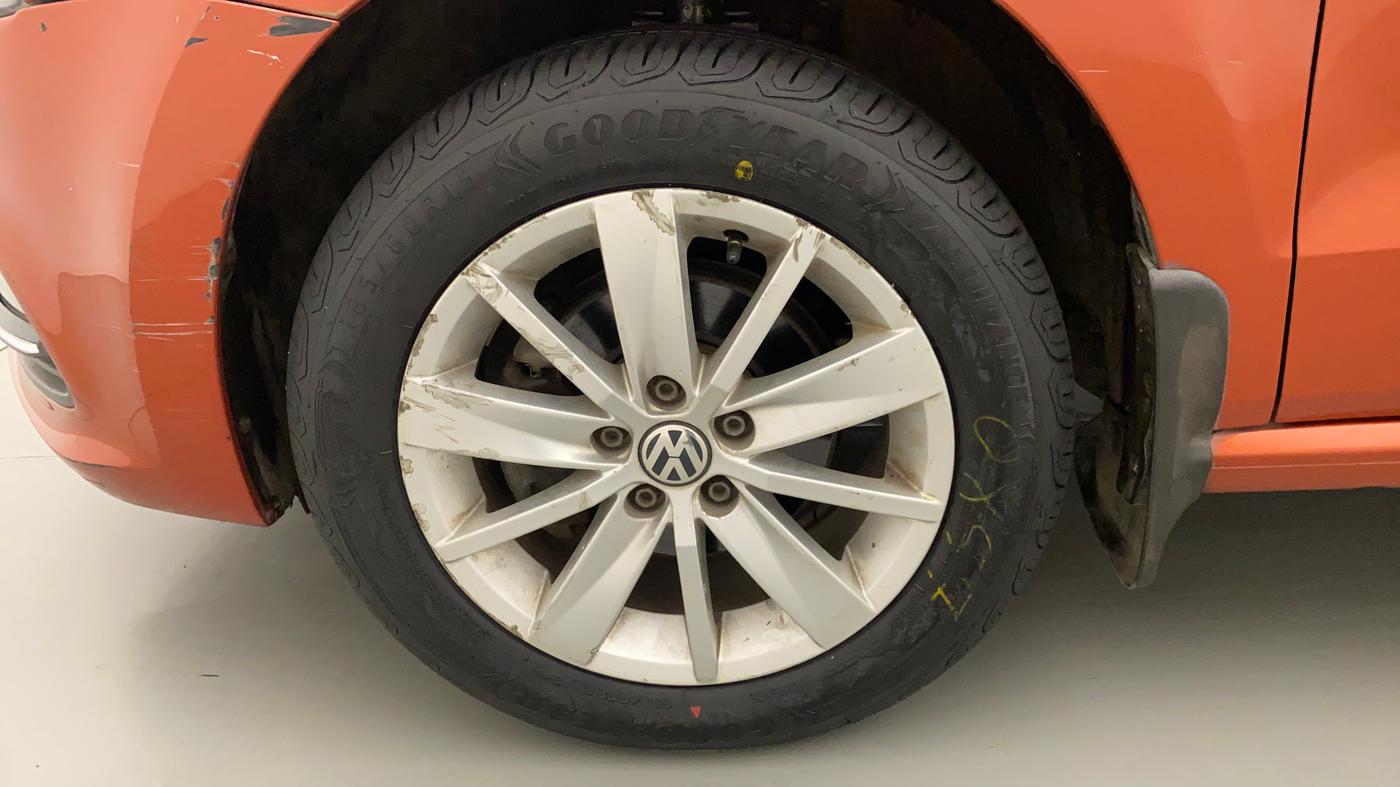 2014 Volkswagen Polo HIGHLINE1.2L, Petrol, Manual, 41,099 km, Left Front Wheel