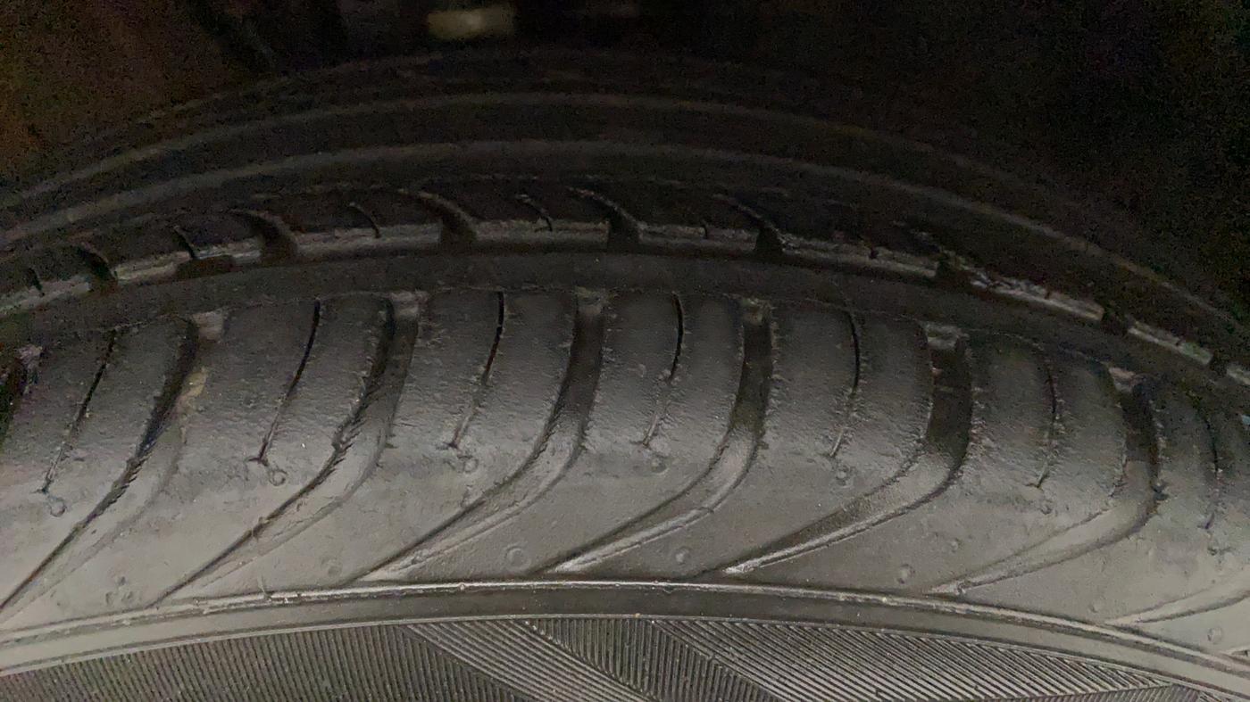 2014 Volkswagen Polo HIGHLINE1.2L, Petrol, Manual, 41,099 km, Right Front Tyre Tread