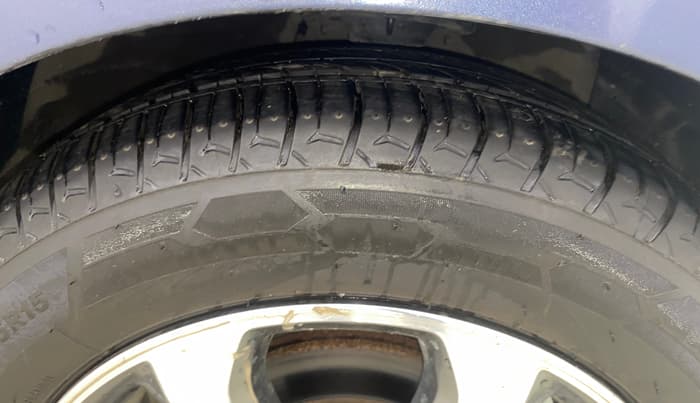 2015 Hyundai Xcent SX AT 1.2 (O), Petrol, Automatic, 41,007 km, Right Front Tyre Tread