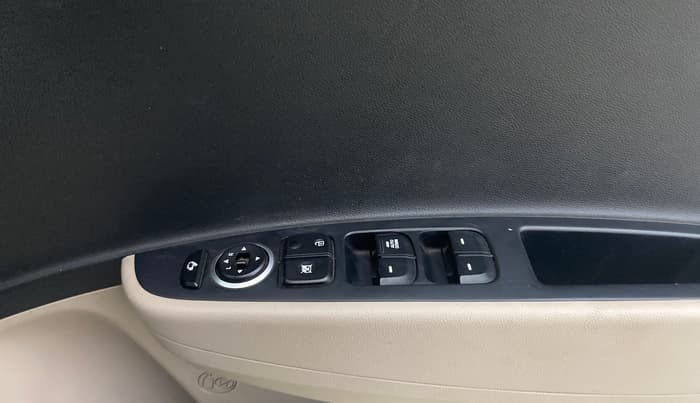 2015 Hyundai Xcent SX AT 1.2 (O), Petrol, Automatic, 41,007 km, Driver Side Door Panels Control