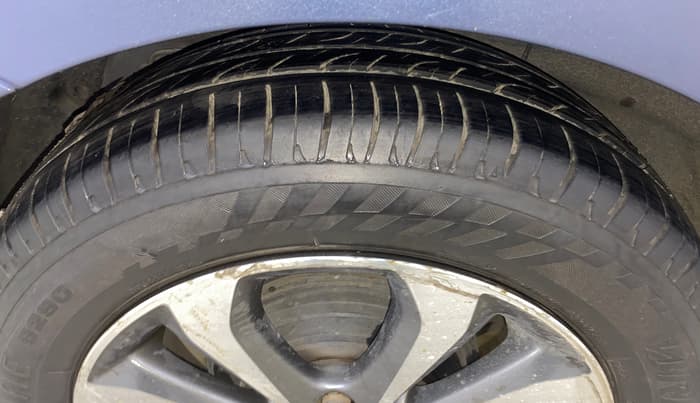 2015 Hyundai Xcent SX AT 1.2 (O), Petrol, Automatic, 41,007 km, Right Rear Tyre Tread