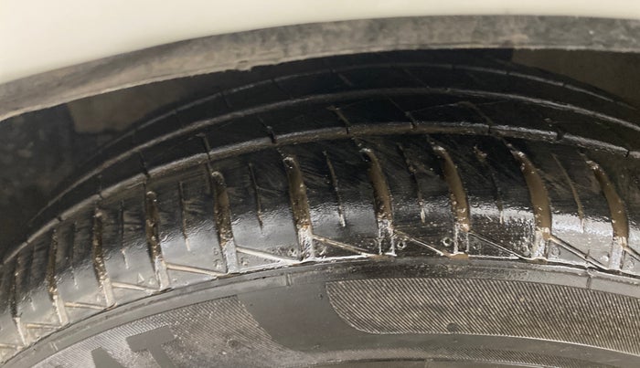 2016 Maruti Celerio VXI, Petrol, Manual, 1,09,824 km, Left Front Tyre Tread