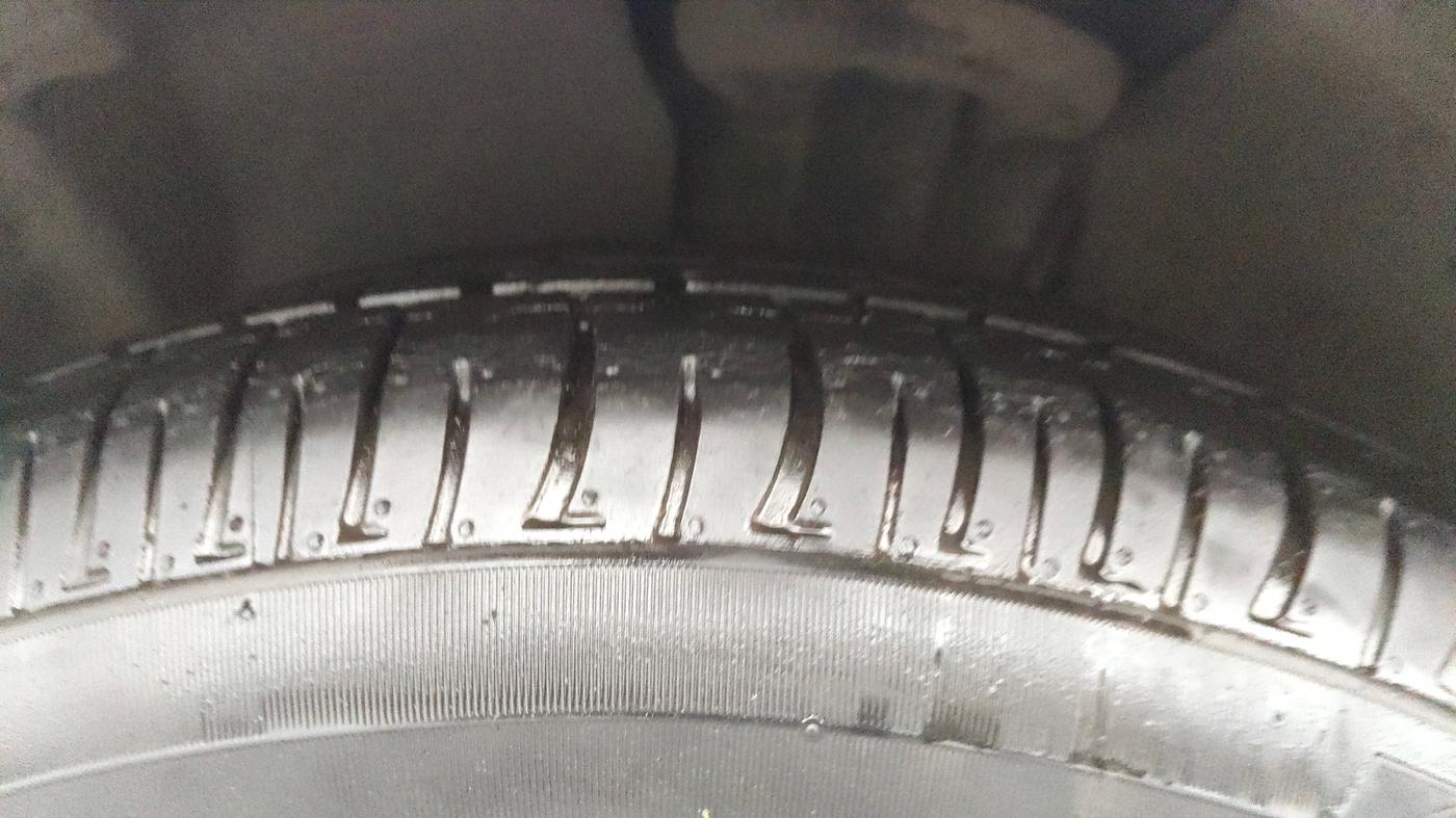 2015 Ford Ecosport TITANIUM 1.5L PETROL AT, Petrol, Automatic, 72,165 km, Left Front Tyre Tread