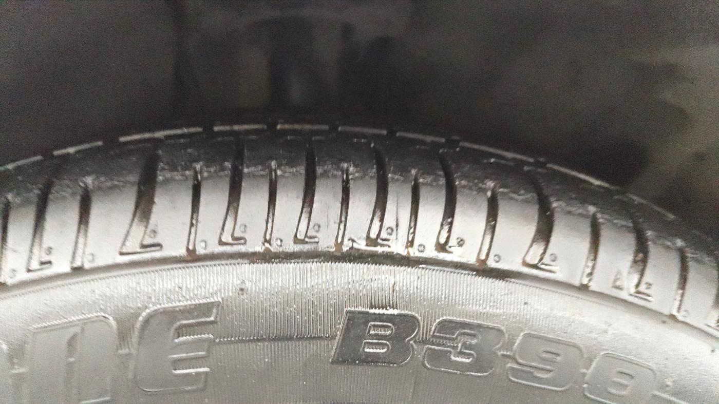 2015 Ford Ecosport TITANIUM 1.5L PETROL AT, Petrol, Automatic, 72,165 km, Right Front Tyre Tread