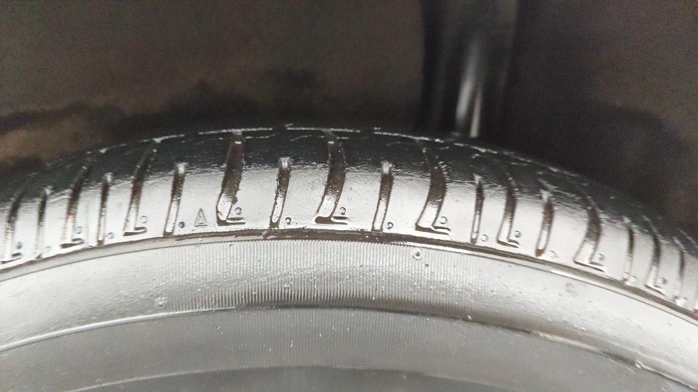 2015 Ford Ecosport TITANIUM 1.5L PETROL AT, Petrol, Automatic, 72,165 km, Left Rear Tyre Tread