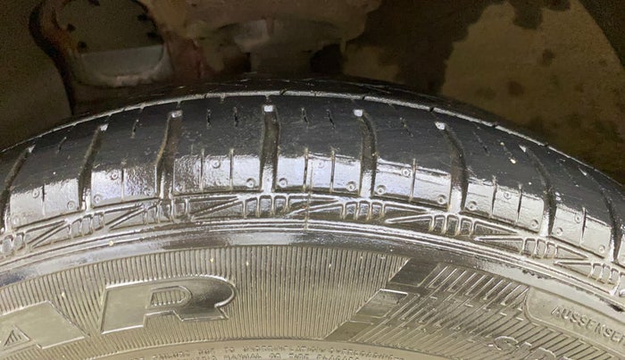 2015 Hyundai Grand i10 SPORTZ 1.2 KAPPA VTVT, Petrol, Manual, 1,01,302 km, Left Front Tyre Tread