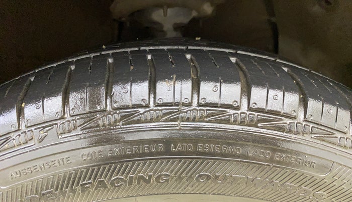 2015 Hyundai Grand i10 SPORTZ 1.2 KAPPA VTVT, Petrol, Manual, 1,01,302 km, Right Front Tyre Tread