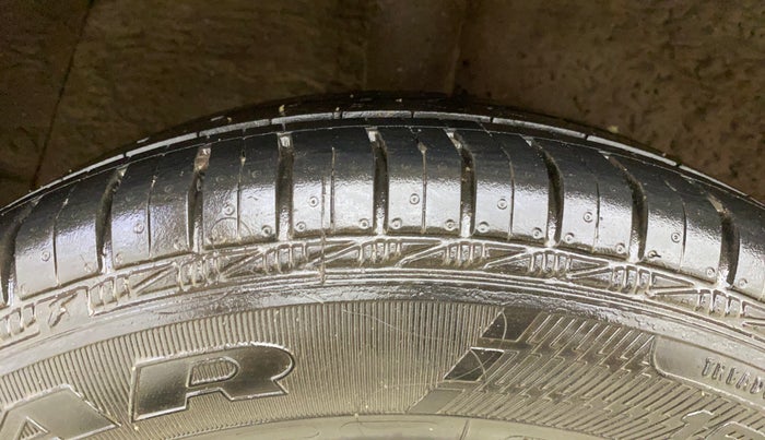 2015 Hyundai Grand i10 SPORTZ 1.2 KAPPA VTVT, Petrol, Manual, 1,01,302 km, Right Rear Tyre Tread