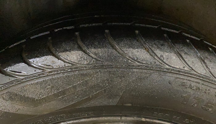 2015 Ford Figo TITANIUM 1.2 PETROL, CNG, Manual, 51,272 km, Right Rear Tyre Tread