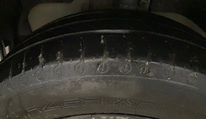 2015 Ford Figo TITANIUM 1.2 PETROL, CNG, Manual, 51,272 km, Left Front Tyre Tread